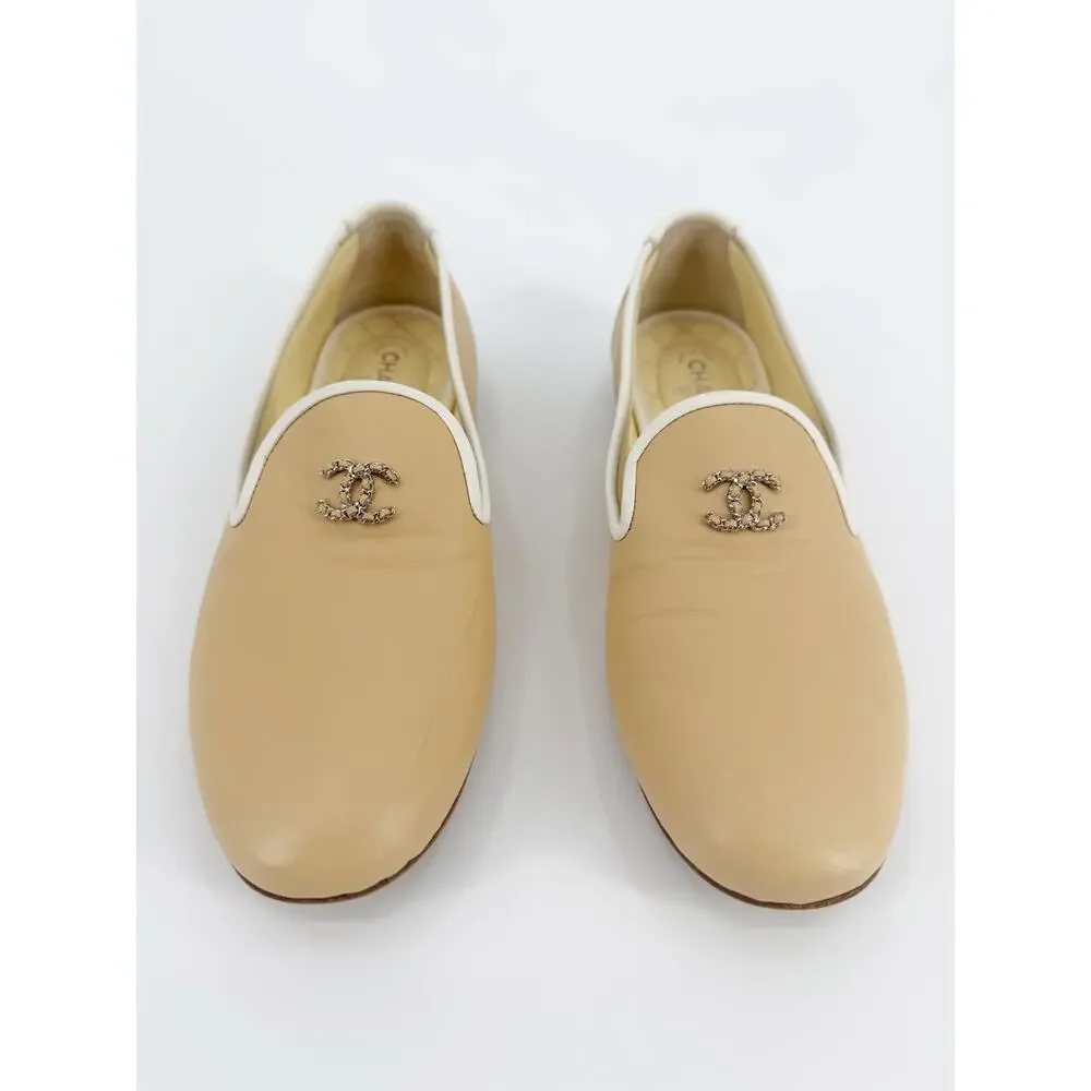 Chanel Tan Lambskin Leather Chain CC Logo Trim Loafers Opera Flats 38.5 G31630